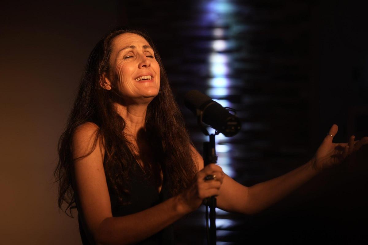 La cálida voz de Clara Montes en Elda.