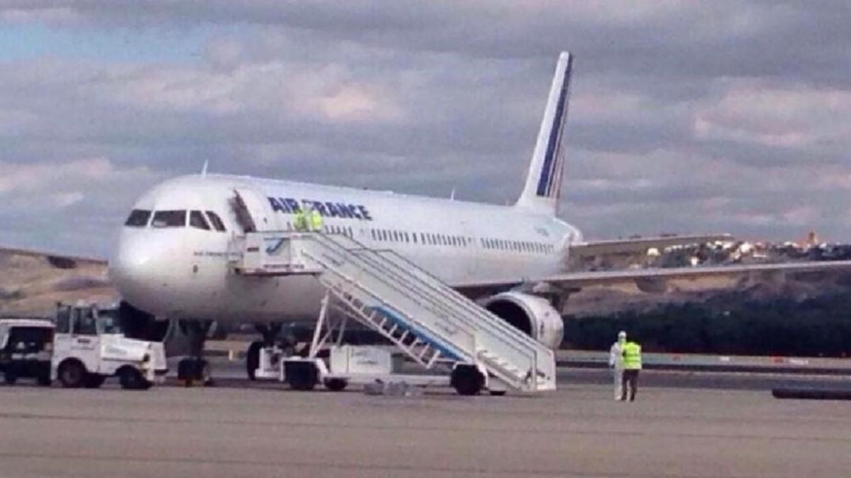 La mujer viajaba en un avión de la compañía Air France.