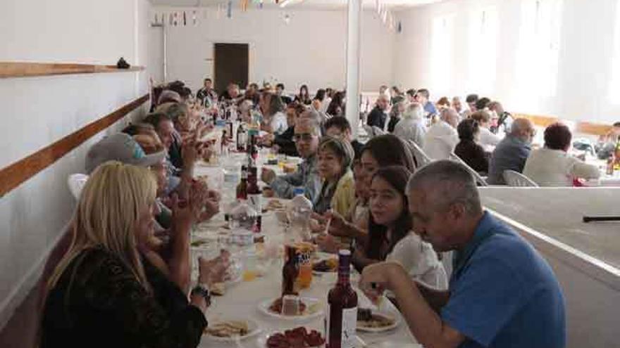 Comida celebrada ayer en Villagodio.