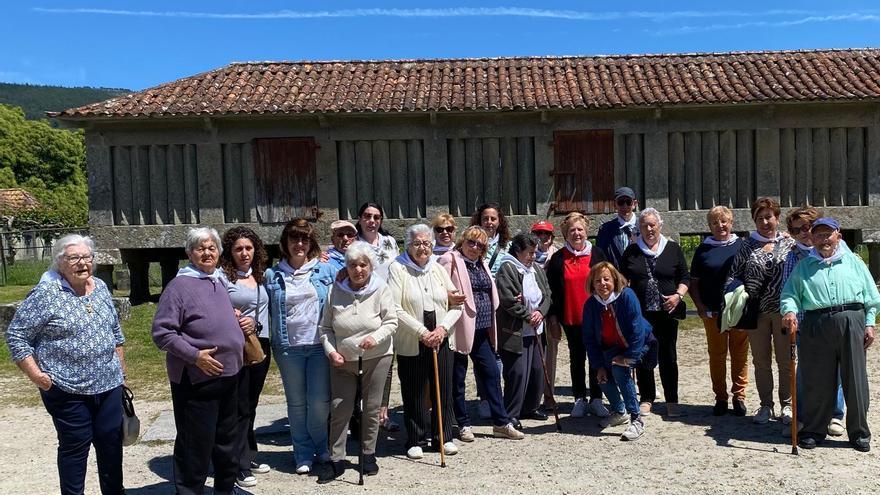 VÍDEO | Los mayores de la residencia Conchita Regojo de Fermoselle, de excursión en Galicia
