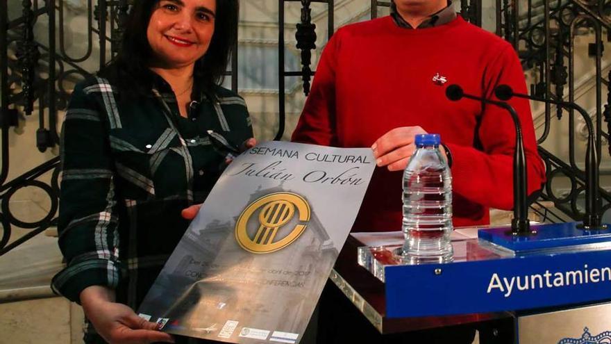 Yolanda Alonso y Carlos Galán, ayer, en la presentación del programa de la I Semana cultural del Conservatorio.