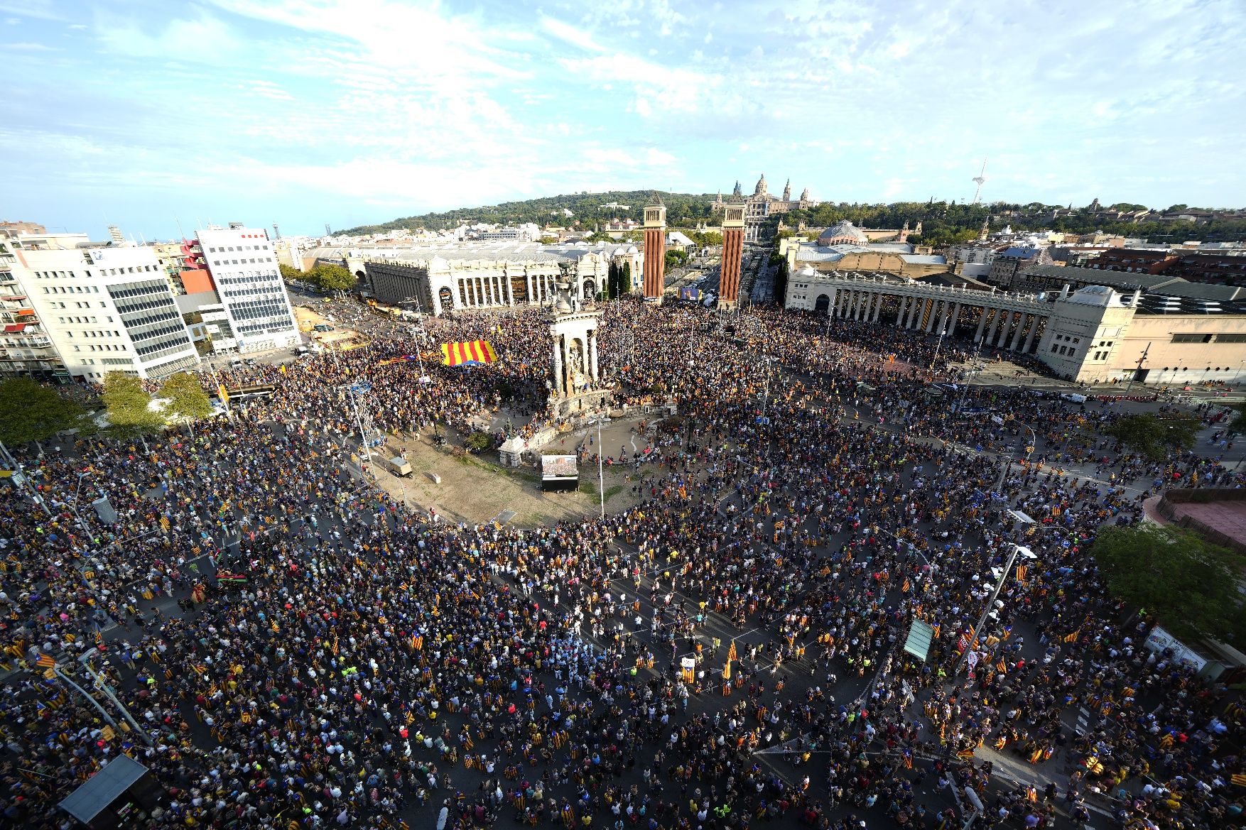 Així ha estat la manifestació convocada per l'ANC per la Diada a Barcelona amb el lema 'Via Fora'