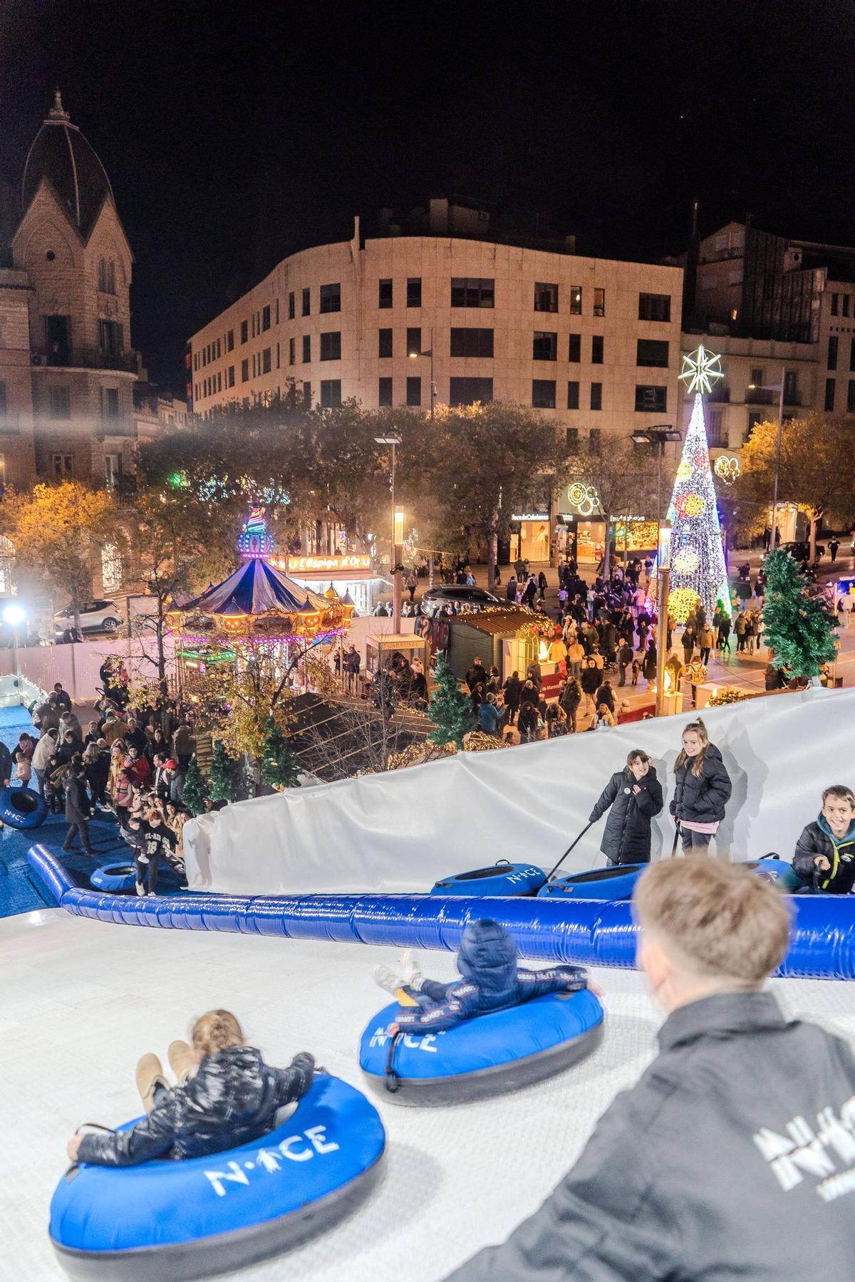 El tobogan gegant que hi ha enguany com a principal atracció