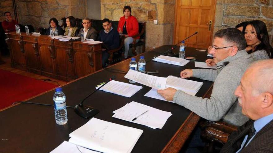 El alcalde, Manuel Cuiña, durante una intervención en el pleno. // Bernabé/Javier Lalín