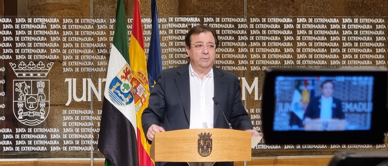 El presidente de la Junta, Guillermo Fernández Vara, este martes en rueda de prensa.