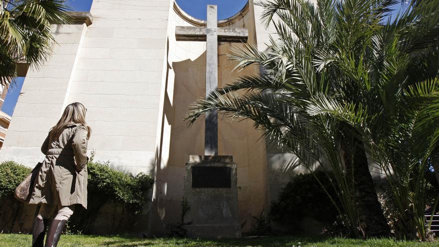 El Ayuntamiento de Elda somete a un estudio jurídico la retirada de la Cruz de los Caídos