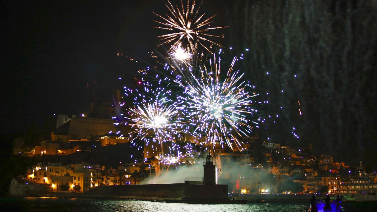 Los fuegos artificiales ponen el broche a la jornada festiva del 8 de agosto