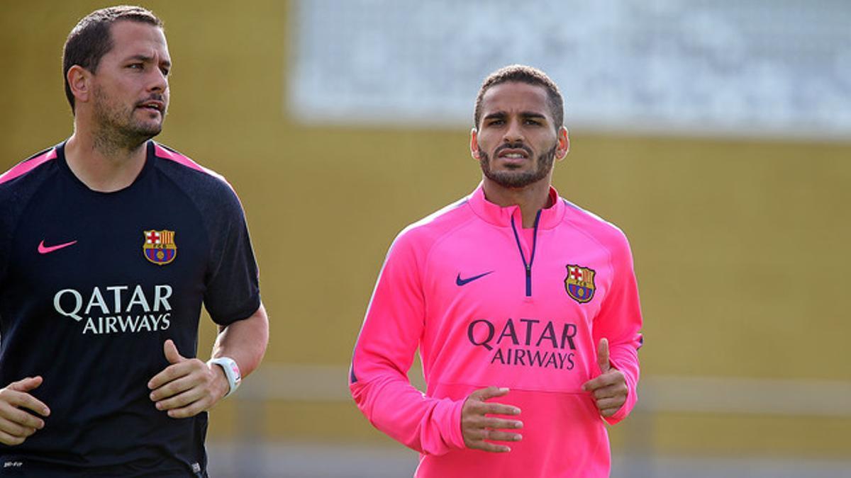 Douglas Pereira, durante el entrenamiento de este miércoles en la ciudad deportiva del Barça