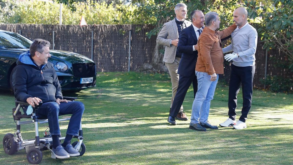 Laporta, Guardiola y Unzué en el tee del hoyo 16, antes de que Pep iniciara su partida.