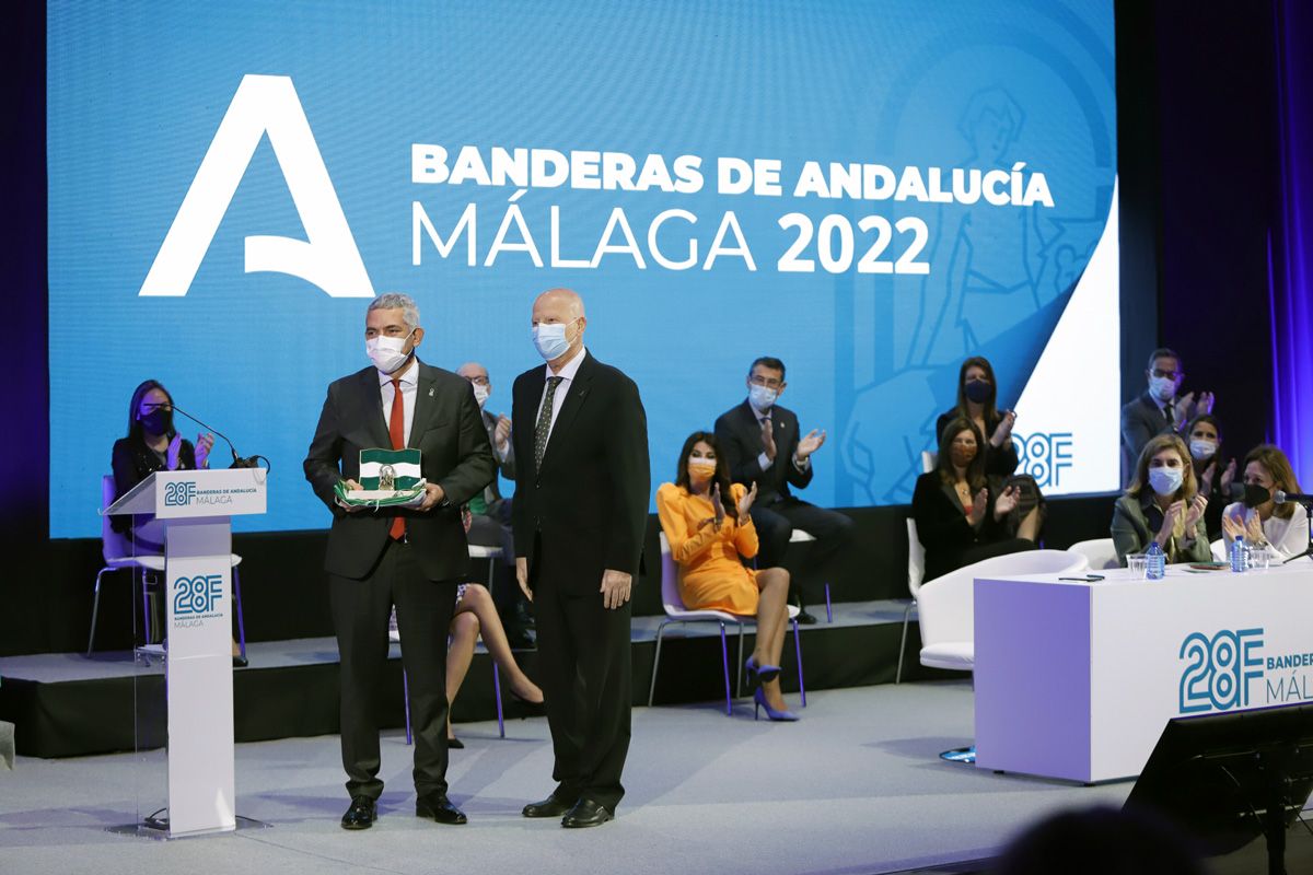 La Junta de Andaucía entrega las Banderas de Andalucía en Málaga