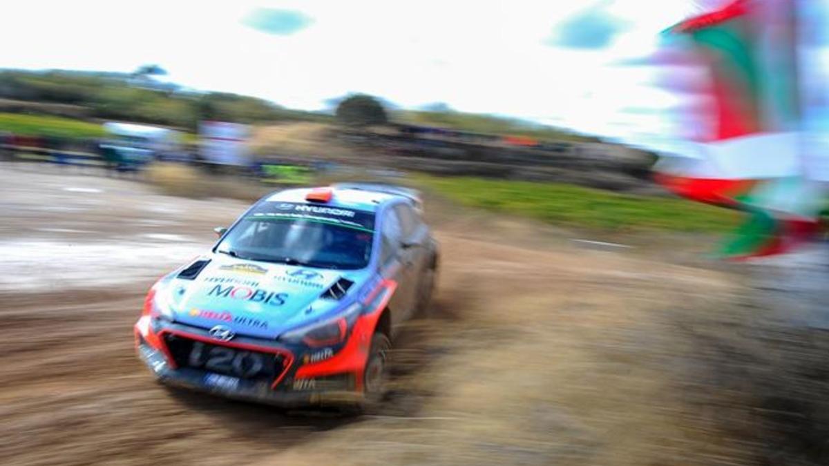 llopezspanish driver daniel sordo and co driver marc mar161014170746