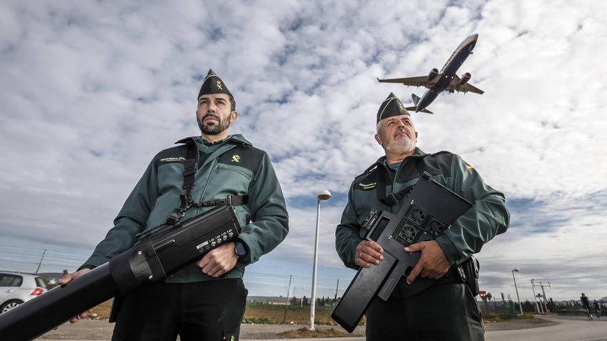 Así es el Equipo Pegaso de la Guardia Civil que controla el espacio aéreo de Baleares