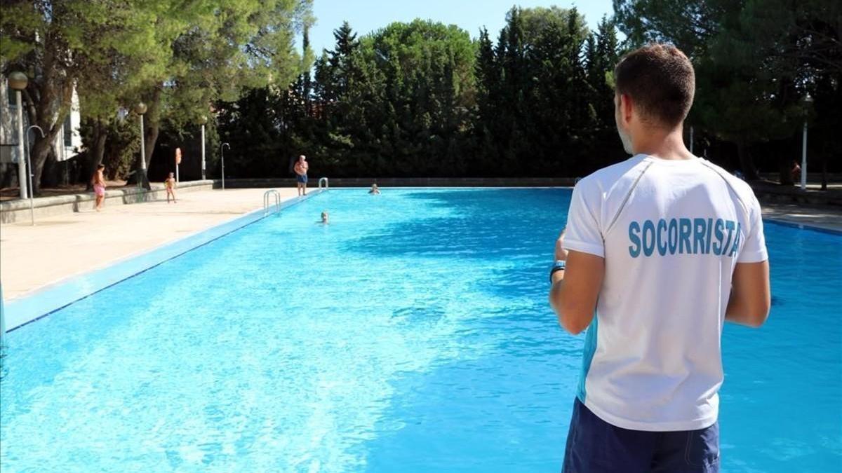 Muere un niño de 18 meses ahogado en una piscina de Tarragona