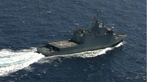Morenés comunica la troballa dels cossos dels tres militars desapareguts. Es trobaven en les restes de la cabina trobats en el mar.