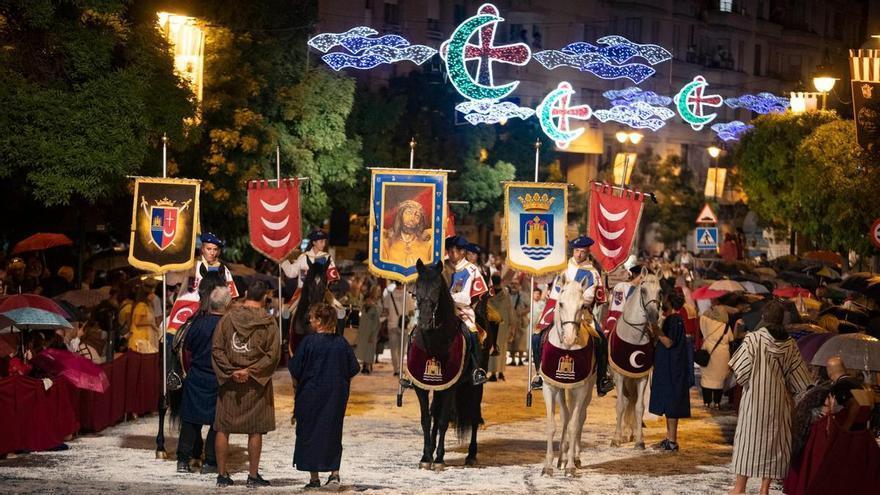 Ontinyent fija 12 vías de evacuación y recuerda la prohibición de colocar sillas fuera de las zonas autorizadas en la Entrada