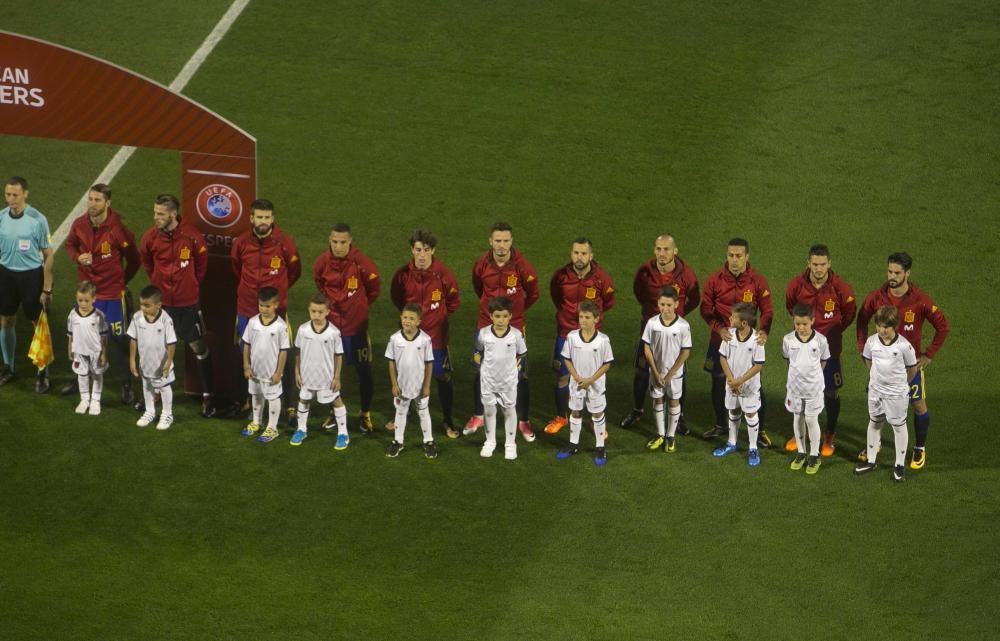 La Selección de Albania escuchando el himno de su país