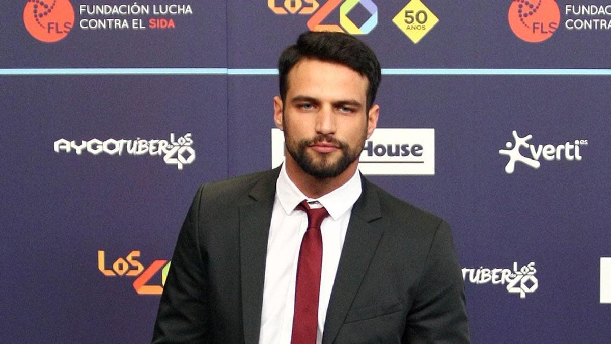 El actor, de los pocos que se salvan sobre la alfombra de esta gala.