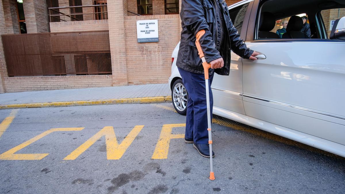 El Ayuntamiento de Elda sigue ampliando las plazas de aparcamiento para discapacitados en la ciudad.