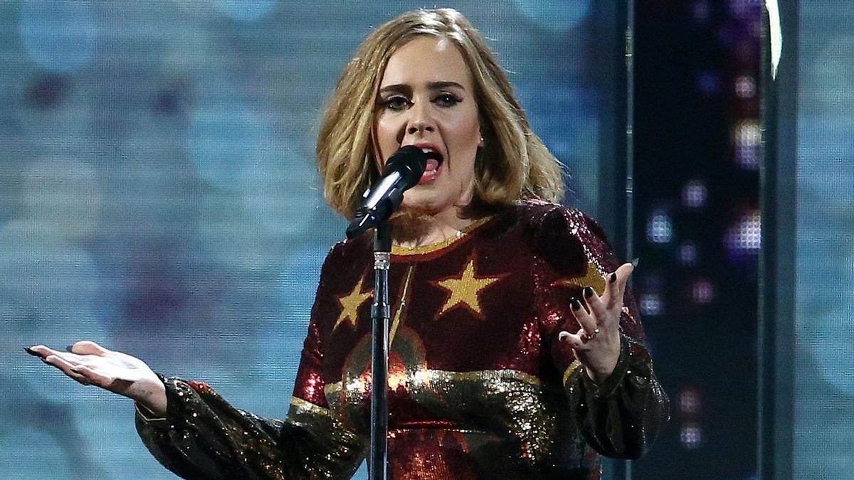 Adele torna més «forta» amb el seu primer senzill en sis anys, ‘Easy on me’