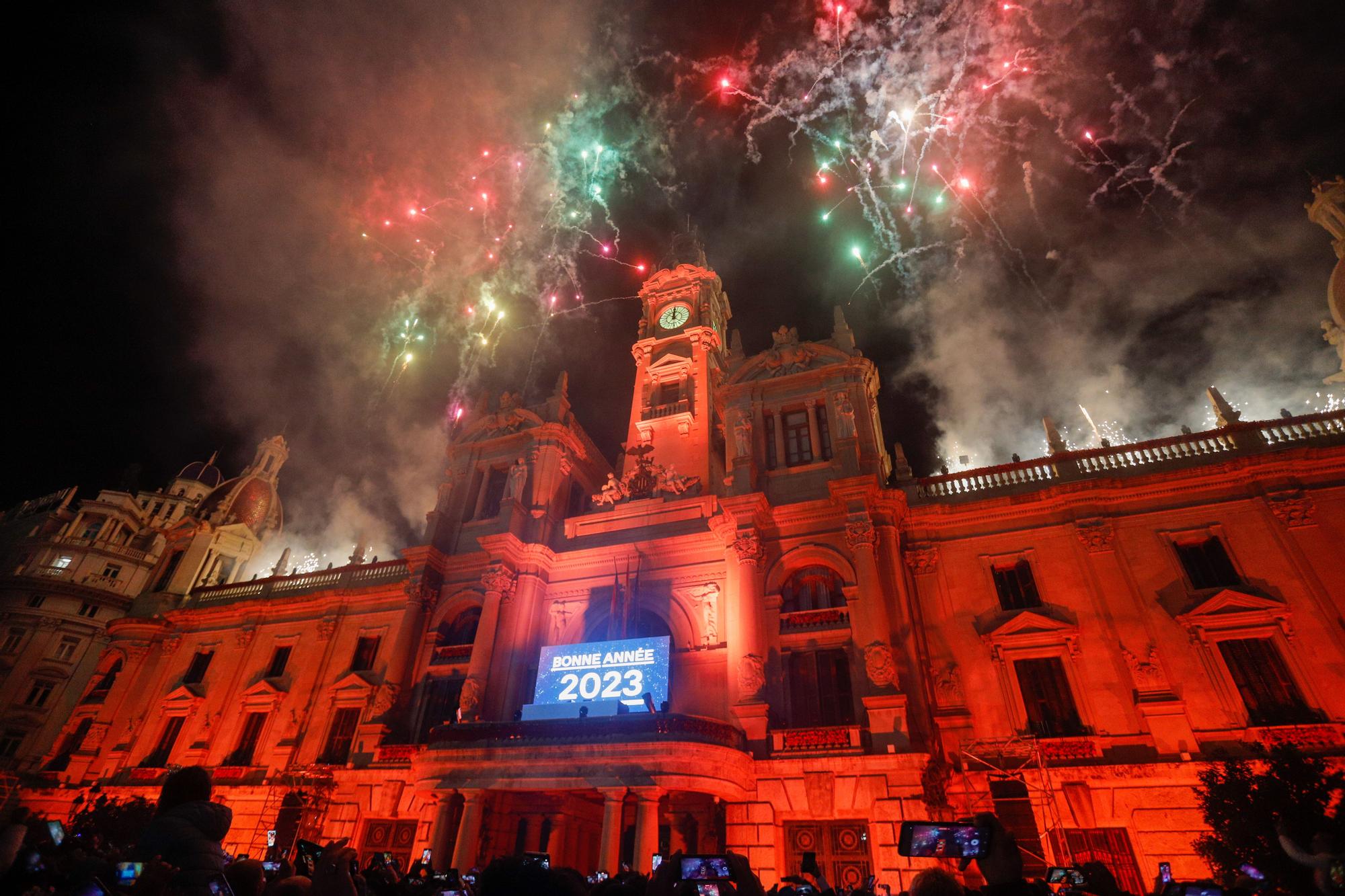 Así ha sido la fiesta de Año Nuevo en la Plaza del Ayuntamiento de València