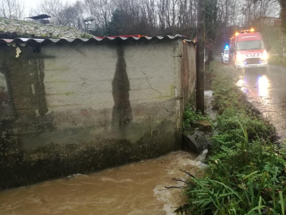 Una vecina ha tenido que ser evacuada por segunda vez al inundarse su casa.