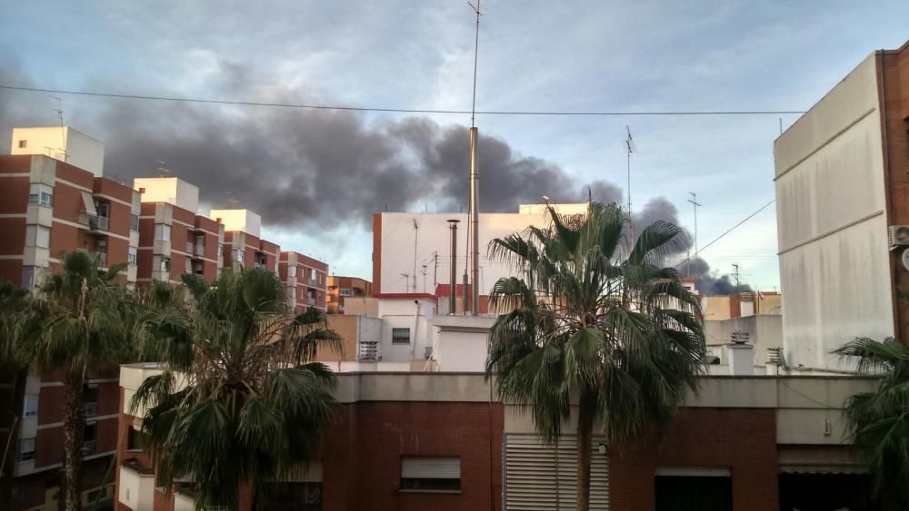 Incendio en un antiguo taller de FGV de Torrent