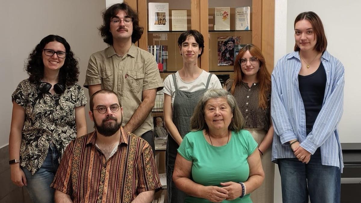 Estudiantes en Tábara con su tutora y colaboradores