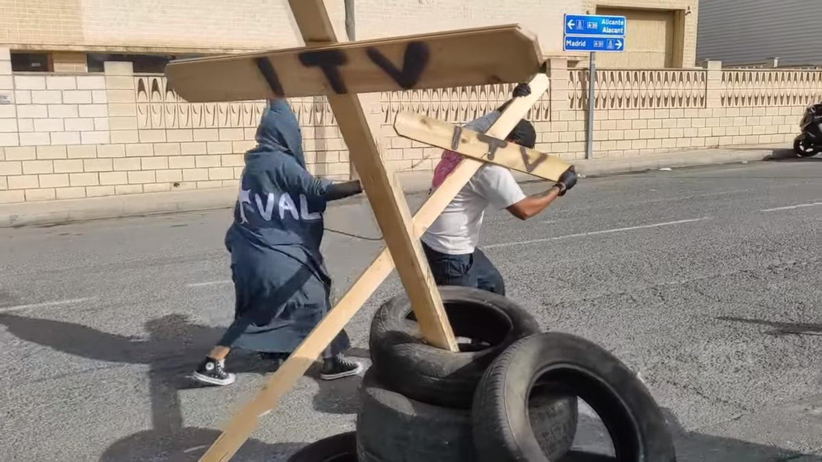 El &quot;nazareno de Sitval&quot; dando latigazos.