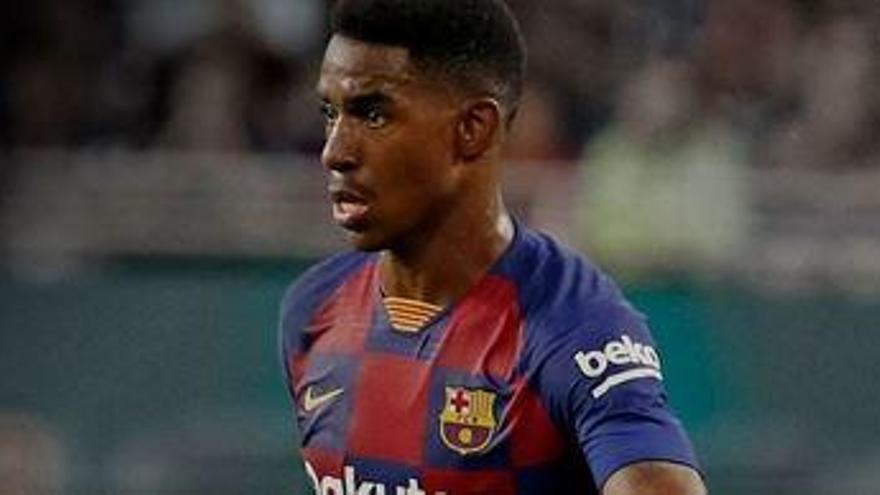 Junior Firpo, baja en la convocatoria del Barcelona