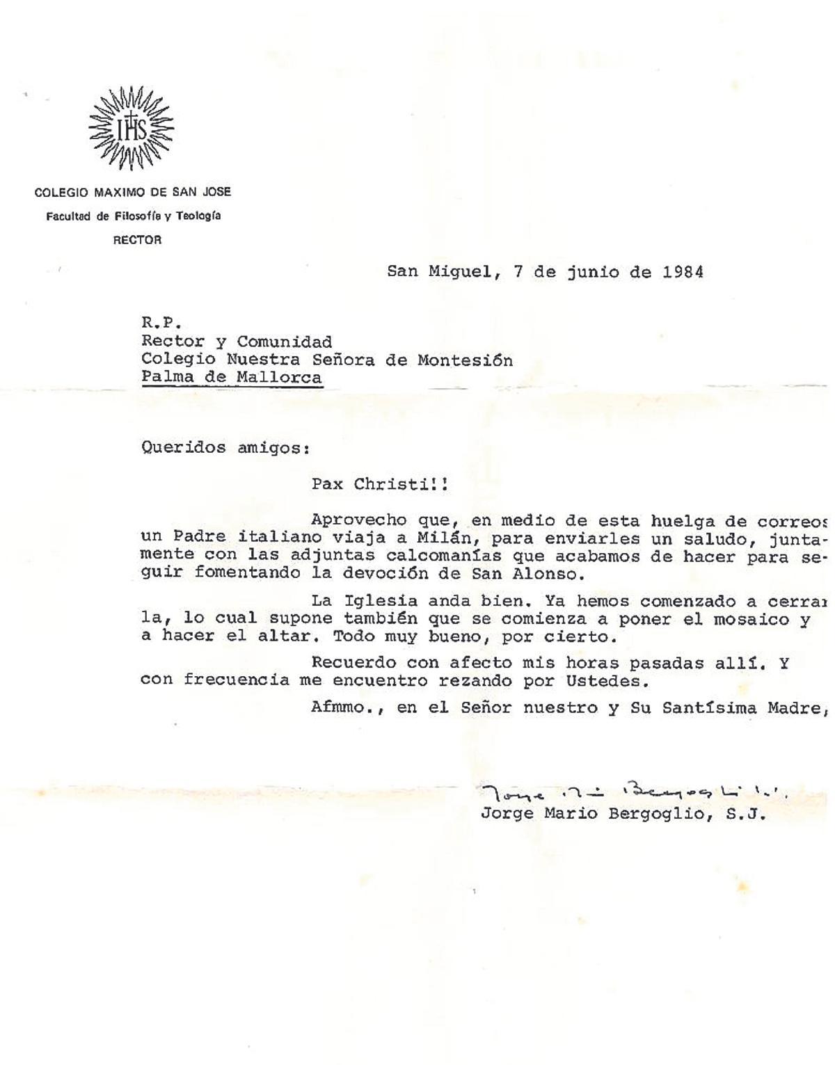 La primera carta data de 1984 y está remitida por Jorge Mario Bergoglio