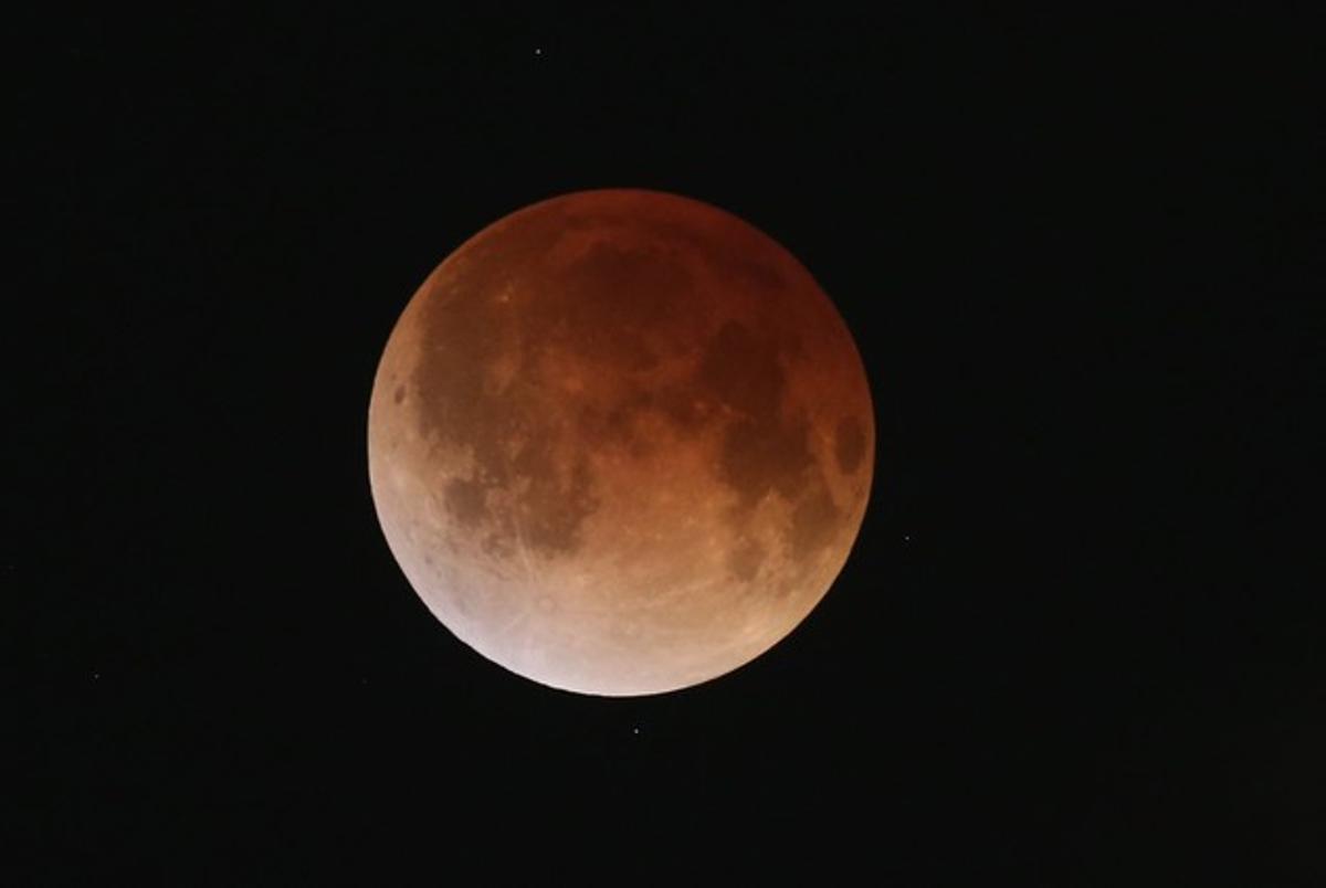 La Luna durante el eclipse de las lunas de sangre, vista desde Miami.