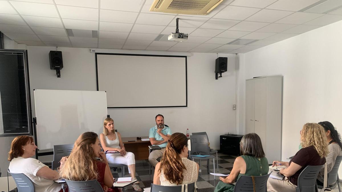 Encuentro entre representantes de los centros educativos y el Ayuntamiento de Arona