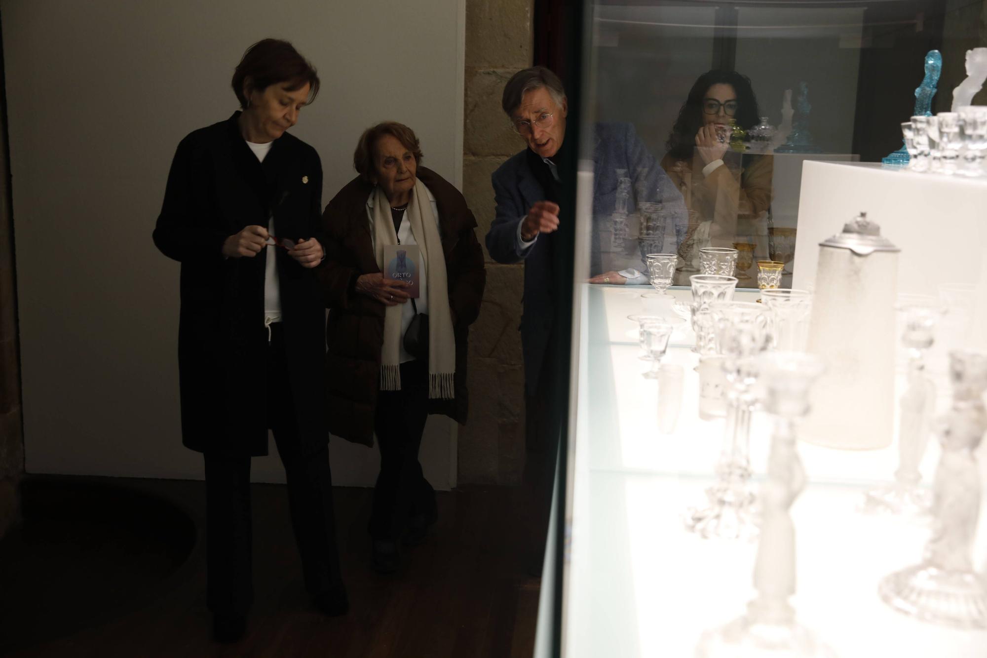 Inauguración de la exposición "Orto y Ocaso. Vidrio y loza en Gijón, siglos XVIII y XX" en el Palacio de Revillagigedo