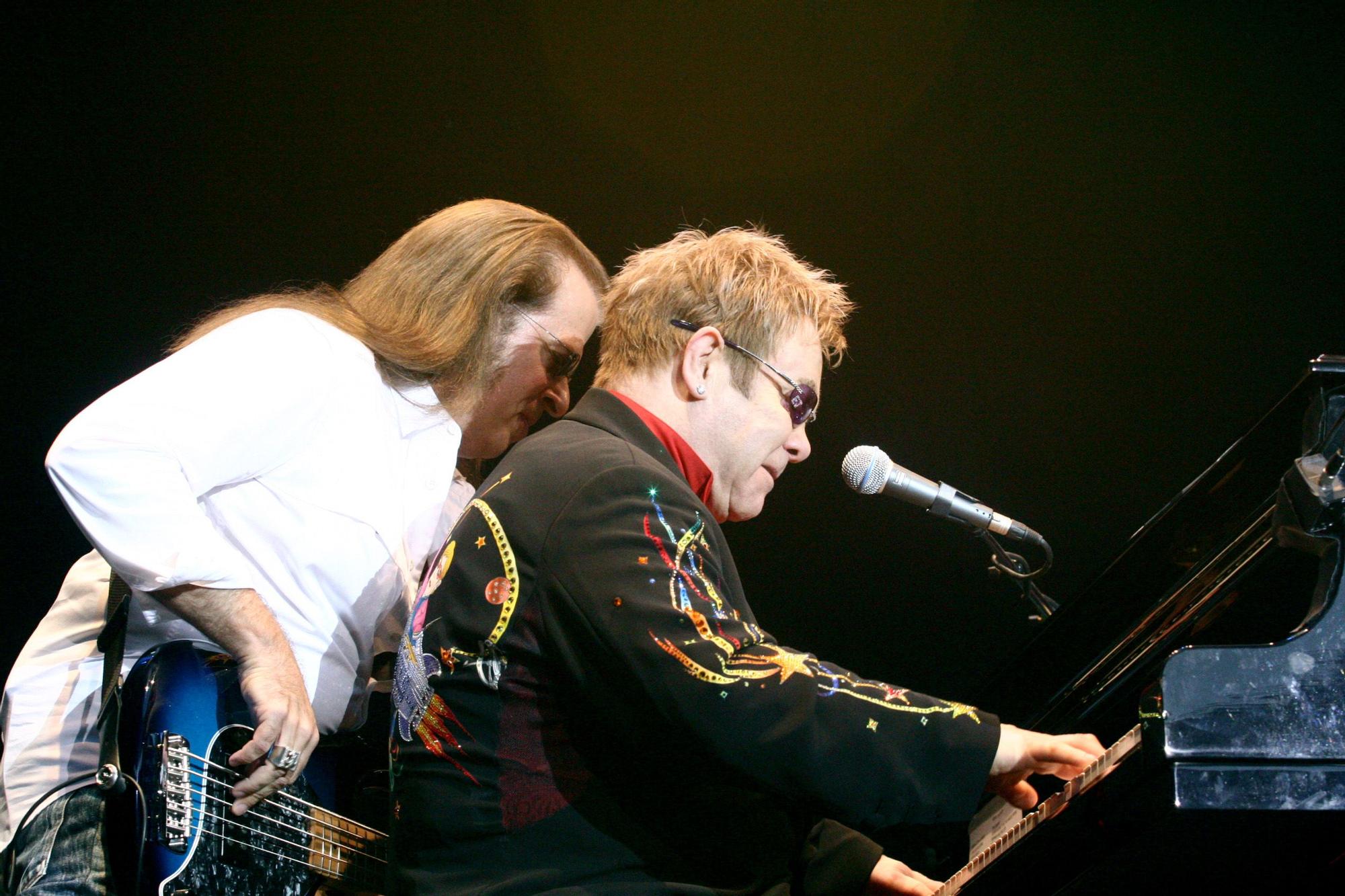 Elton John cumple 74 años: así fue su concierto en Xàtiva