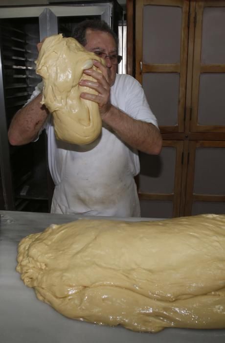 Forn de Vicent García. Primer premio de escaparate y torta de pasas y nueces.