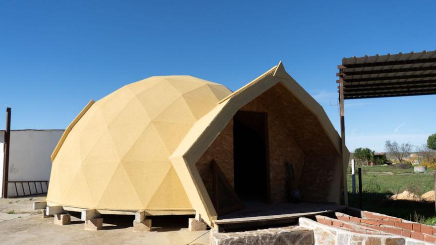 Domo geodésico en el taller de San Marcial, donde los artesanos constructores prueban y experimentan sus nuevas ideas. | José Luis Fernández