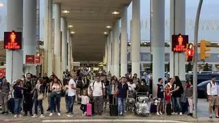 El PP rechaza que se colapse el aeropuerto para protestar contra la masificación