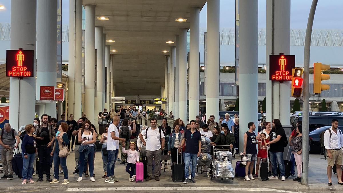 Pasajeros en el aeropuerto de Palma.