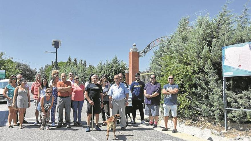 Vecinos de Tres Arroyos en Badajoz reclaman que se dote a la zona de servicios básicos