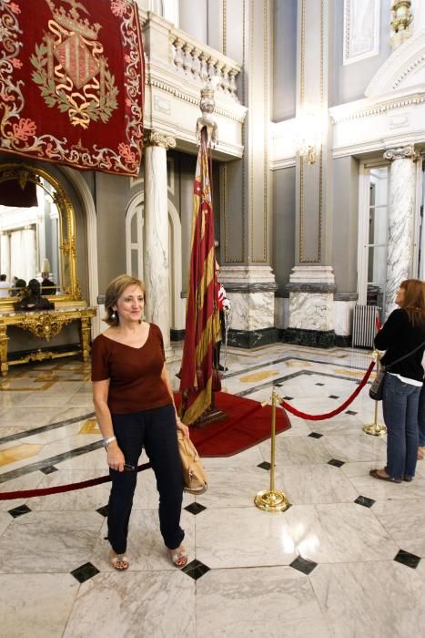 Visita a la Real Senyera en el Ayuntamiento