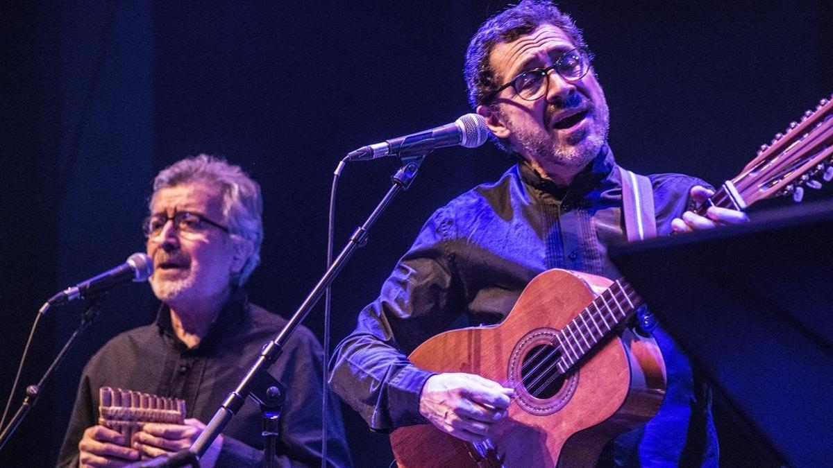 Rodolfo Parada y Patricio Wang, en el concierto de Quilapayún en Barnansants