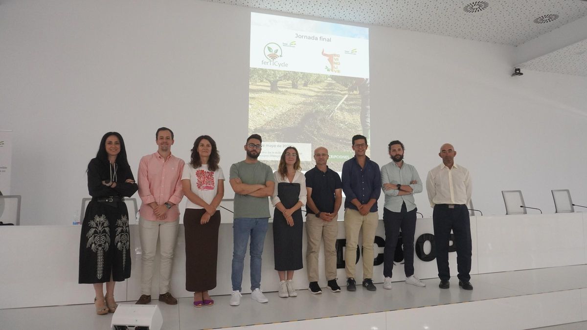 Socios del Grupo Operativo FerTICycle durante la sesión final en Antequera