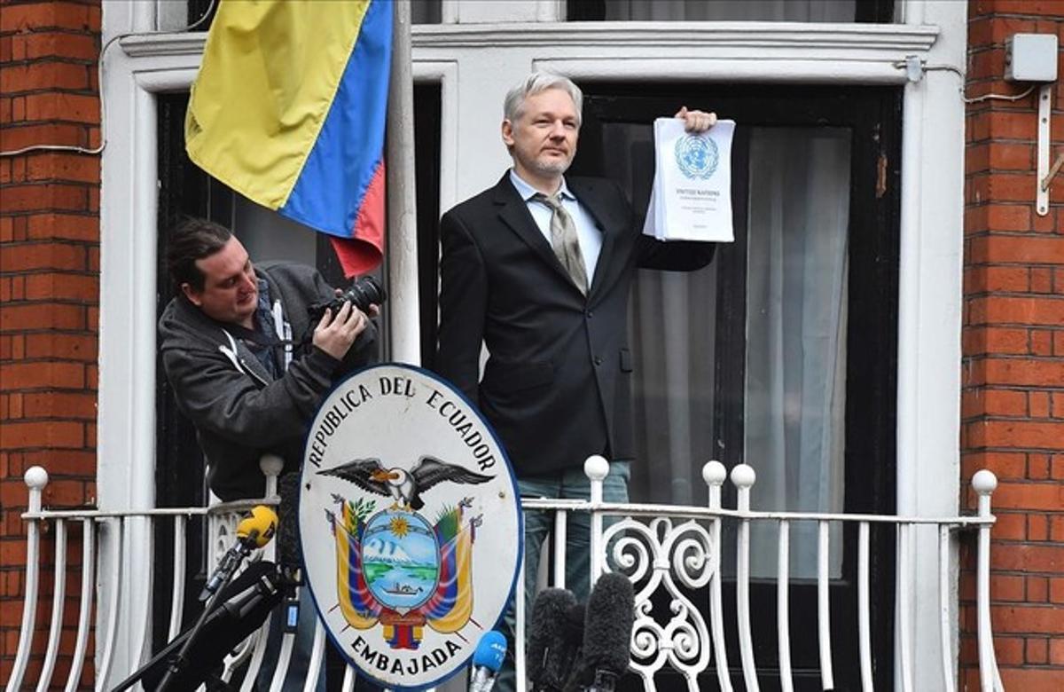 jjubierre32675657 wikileaks founder julian assange addresses the med160205171424