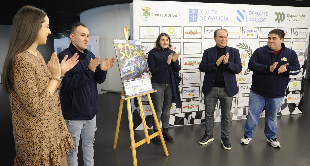 Momento de la presentación organizada ayer en el consistorio lalinense. | BERNABÉ/JAVIER LALÍN