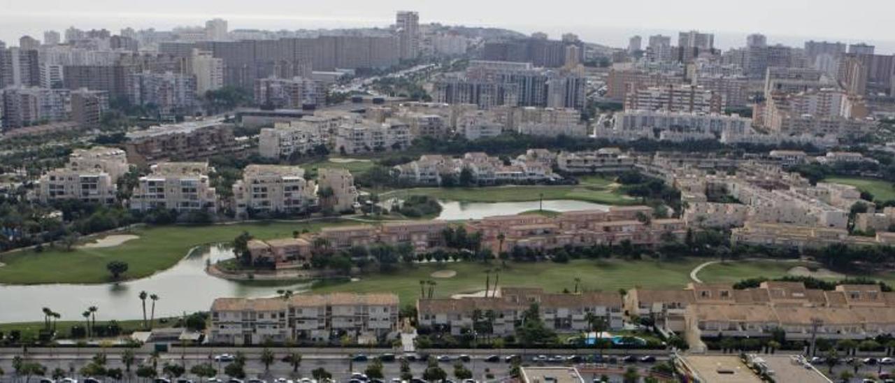 Las pedanías orientales reciben a vecinos de Alicante que huyen de la capital