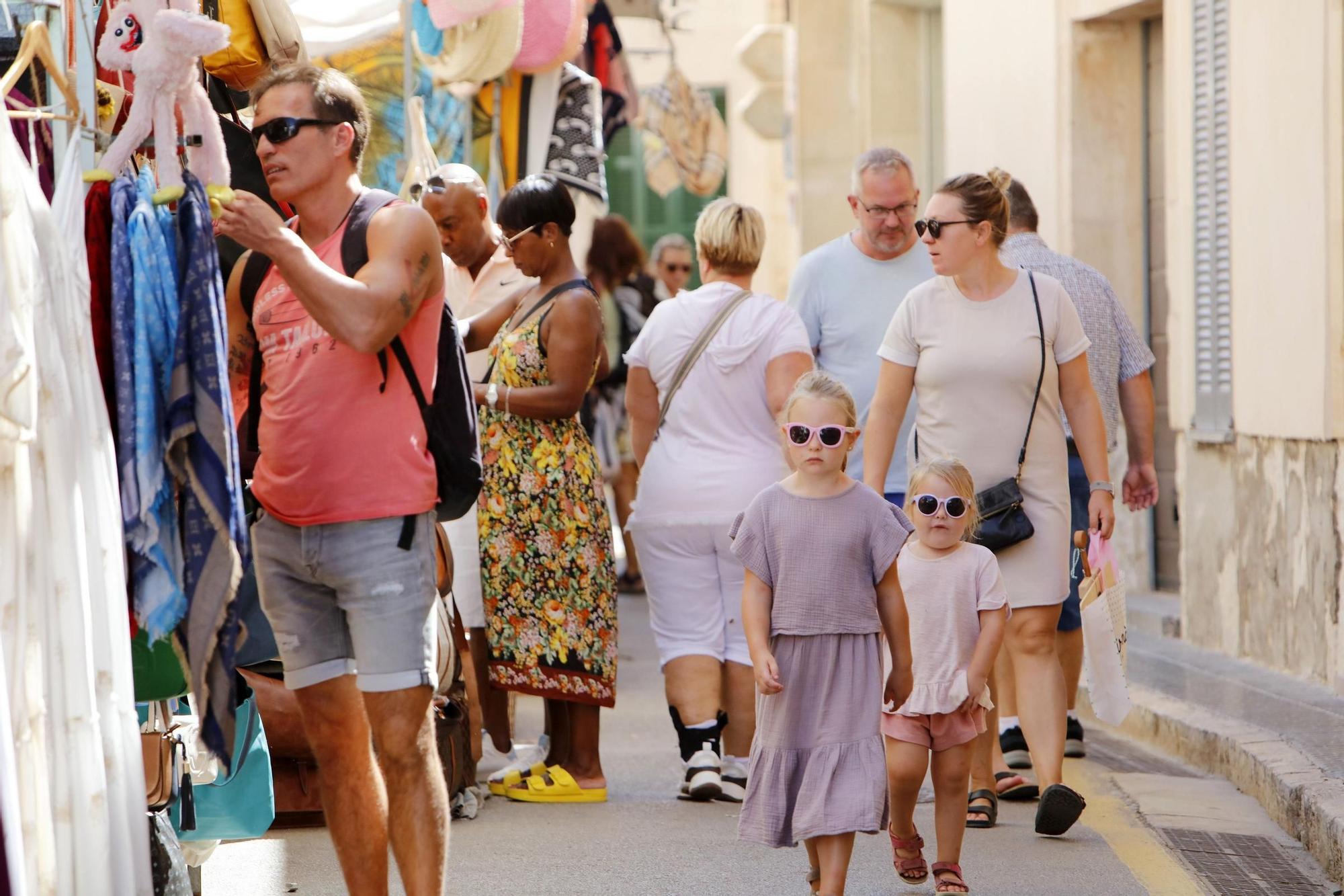 Immer mittwochs und samstags: Bilder vom bunten Treiben auf dem Wochenmarkt in Santanyí