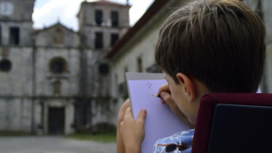 Los niños de Cornellana dibujan su monasterio