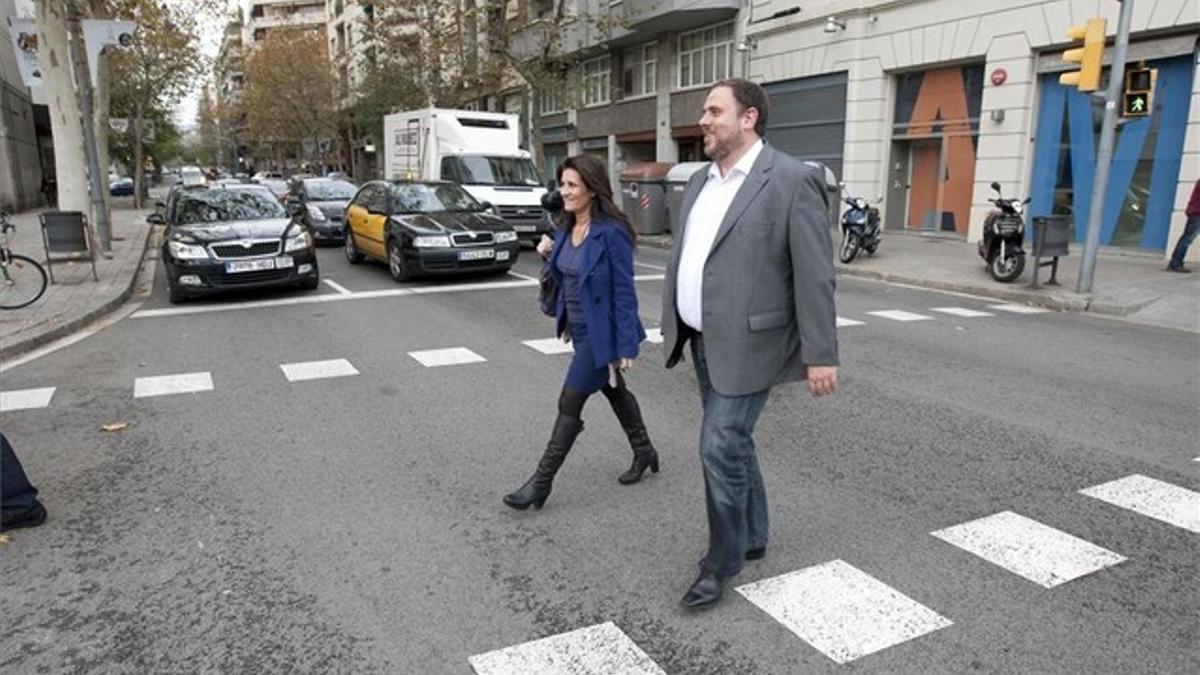 El líder de ERC, Oriol Junqueras, junto a la diputada republicana Gemma Calvet, ayer.