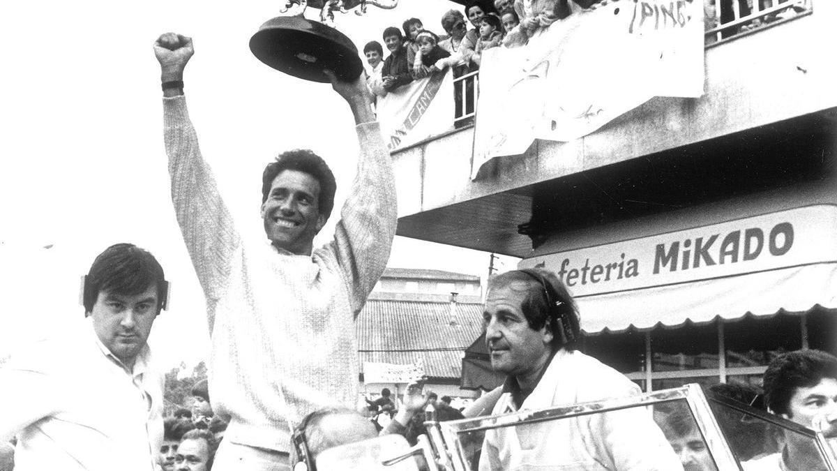 Álvaro Pino, tras ganar La Vuelta a España en 1986.