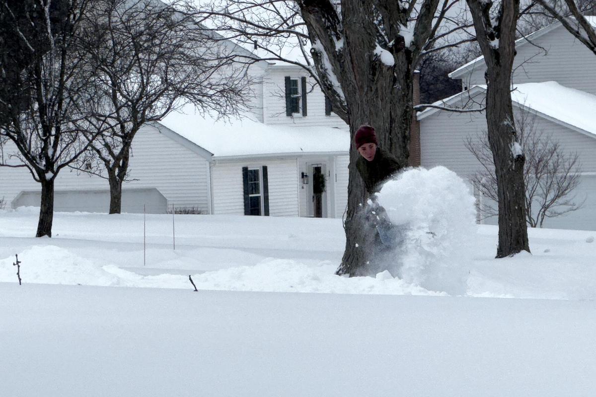 Al menos seis muertos y un millón de hogares sin electricidad por gran tormenta en EE.UU.